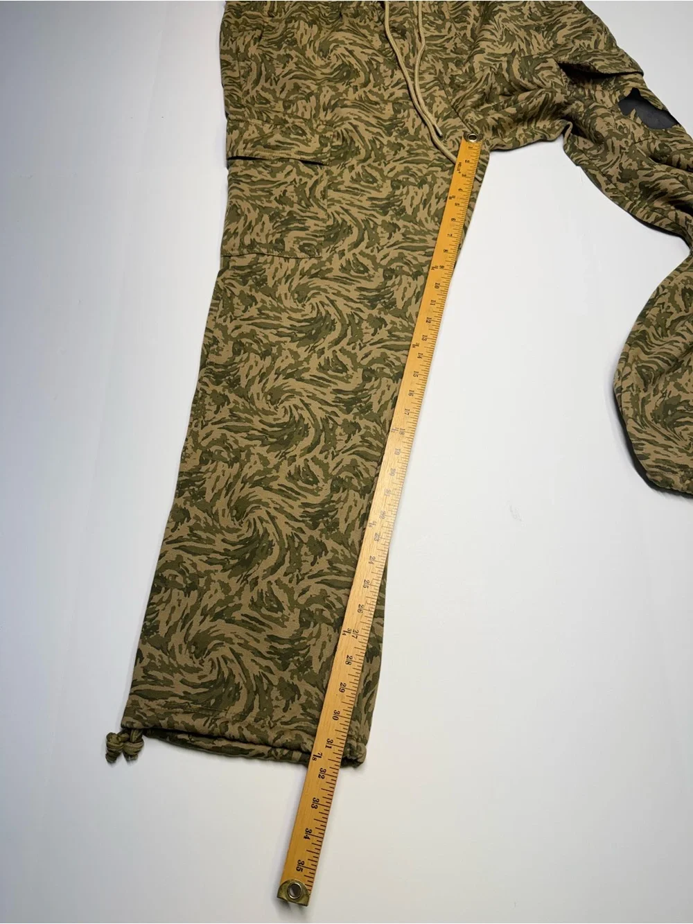 True Religion AOP Cargo Fleece Pants Men’s XXL Abstract Camo Retail $114 NWT
